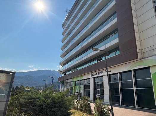 Twin Towers İş Merkezi’nde satılık, kiracılı ofis!